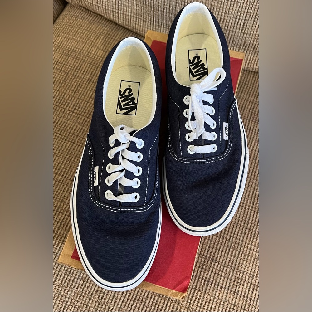 Vans Era -Navy, Men’s Size 8.5. Like new!